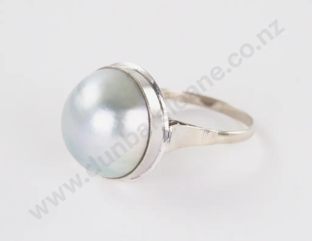 14ct White Gold Single Mabe Pearl Dress Ring Image 1++