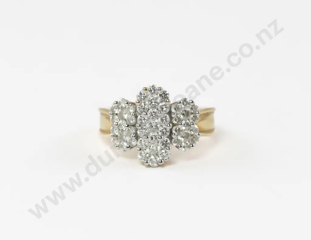 18ct 45Stone Diamond Cluster Ring Image 1++