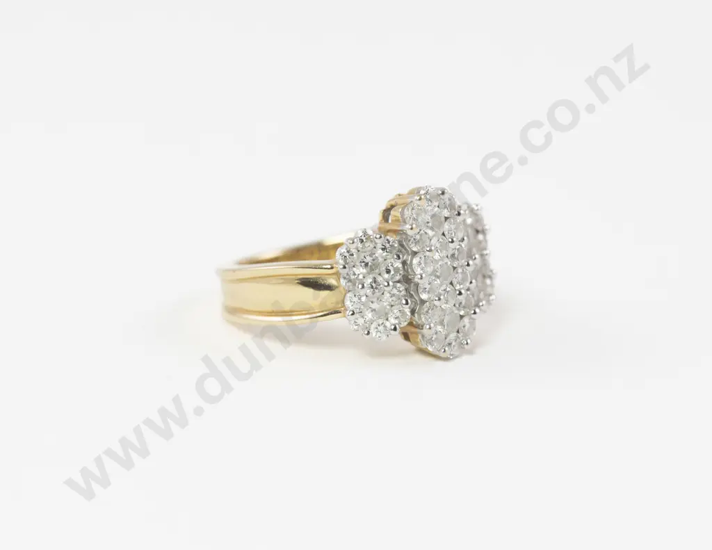 18ct 45Stone Diamond Cluster Ring Image 1++