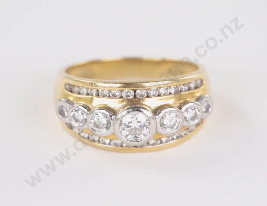 18ct 35Stone Diamond Band Ring Image 1++