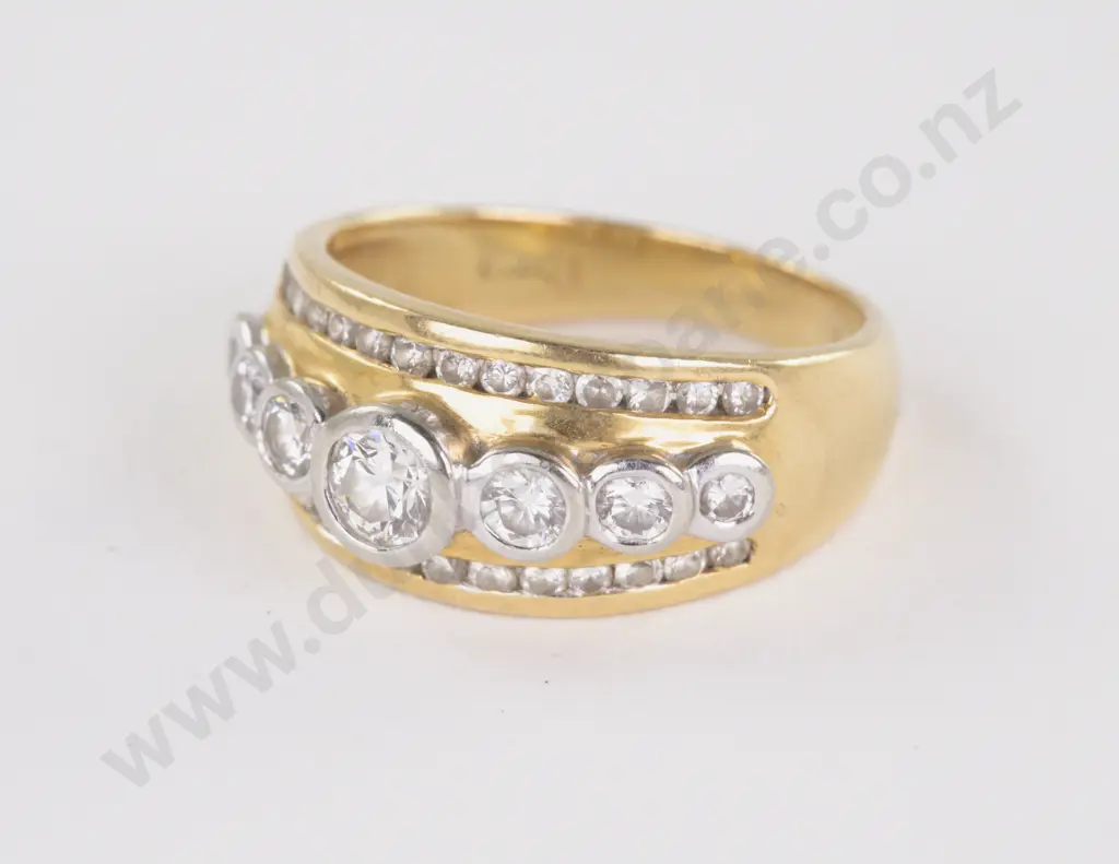 18ct 35Stone Diamond Band Ring Image 1++