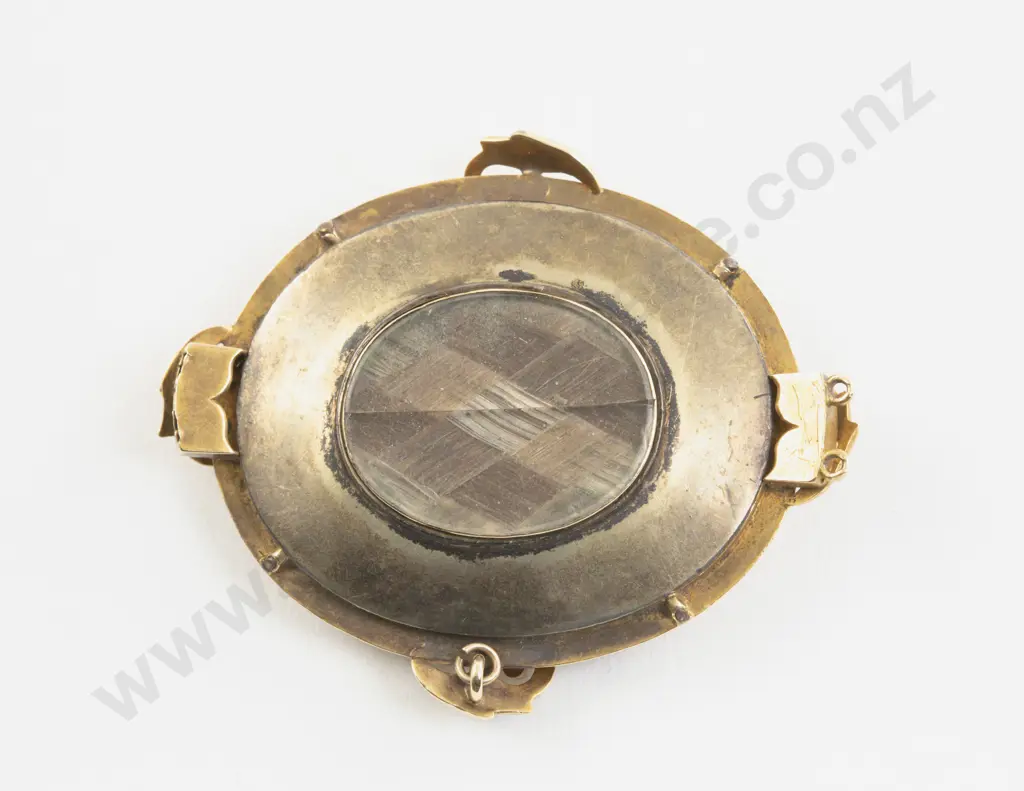 Victorian 15ct Oval Photo Locket Brooch Image 1++