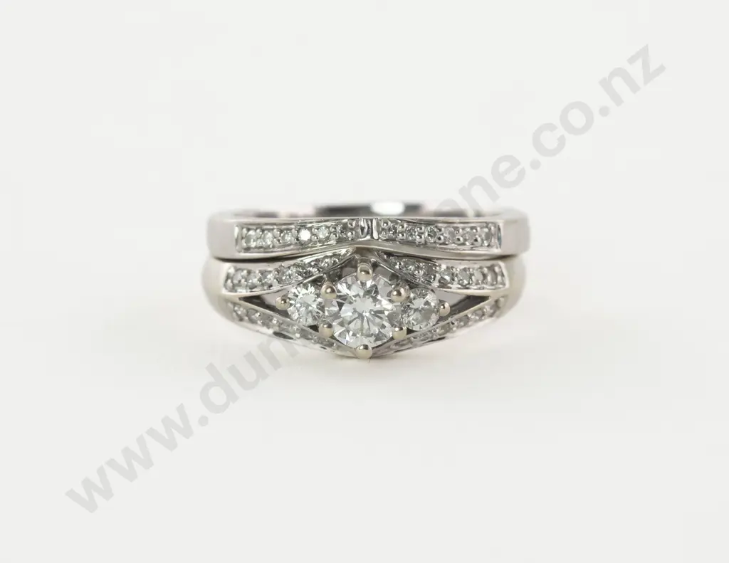 18ct White Gold 27Stone Diamond Ring Image 1++