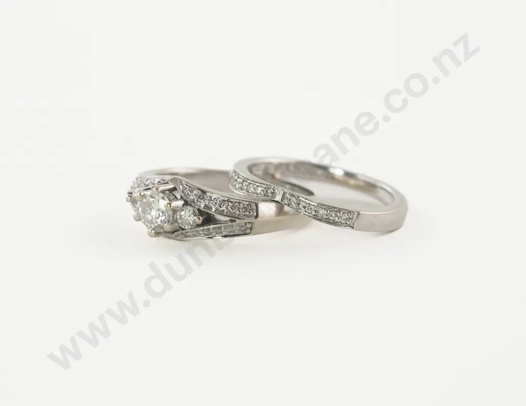 18ct White Gold 27Stone Diamond Ring Image 1++