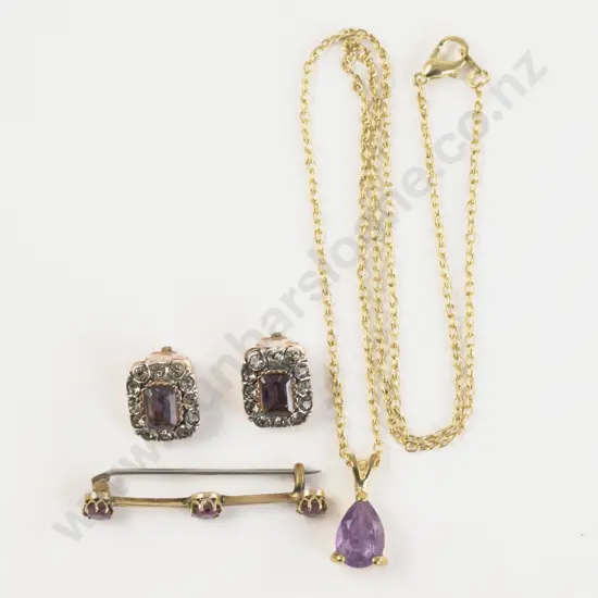 Edwardian 9ct Three Stone Garnet Bar Brooch