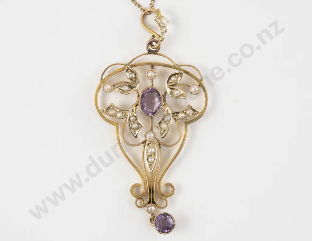 Edwardian 9ct Shield Pendant Image 1++