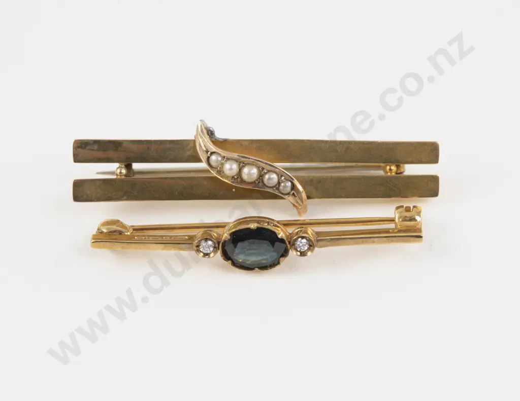 Two Victorian 9ct Bar Brooches Image 1++