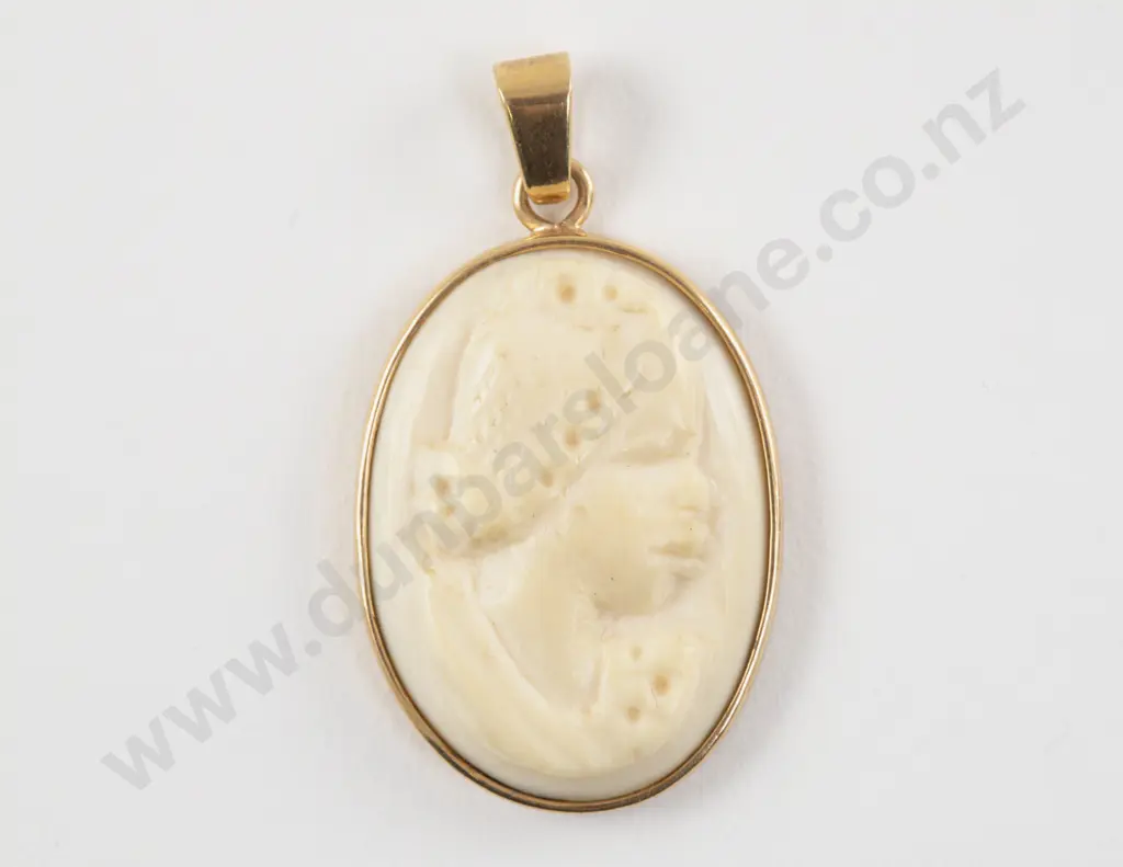 14ct Framed Classical Portrait Cameo Pendant Image 1++