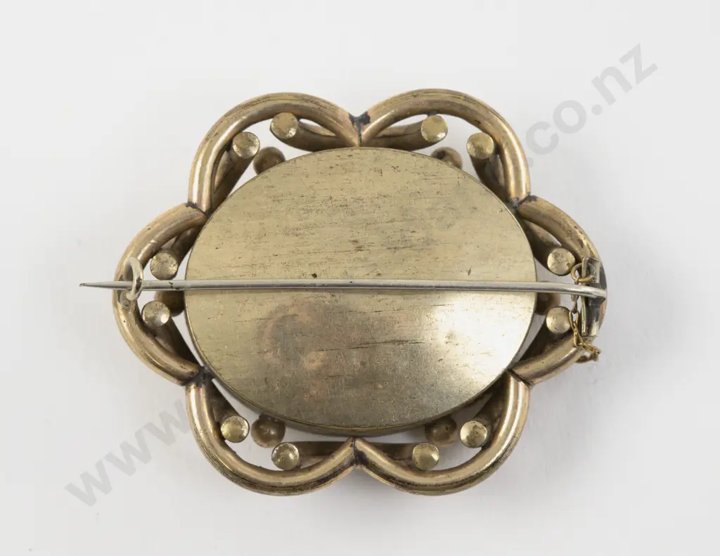 Late Victorian Gold Plated Framed Cameo Horse Brooch Image 1++