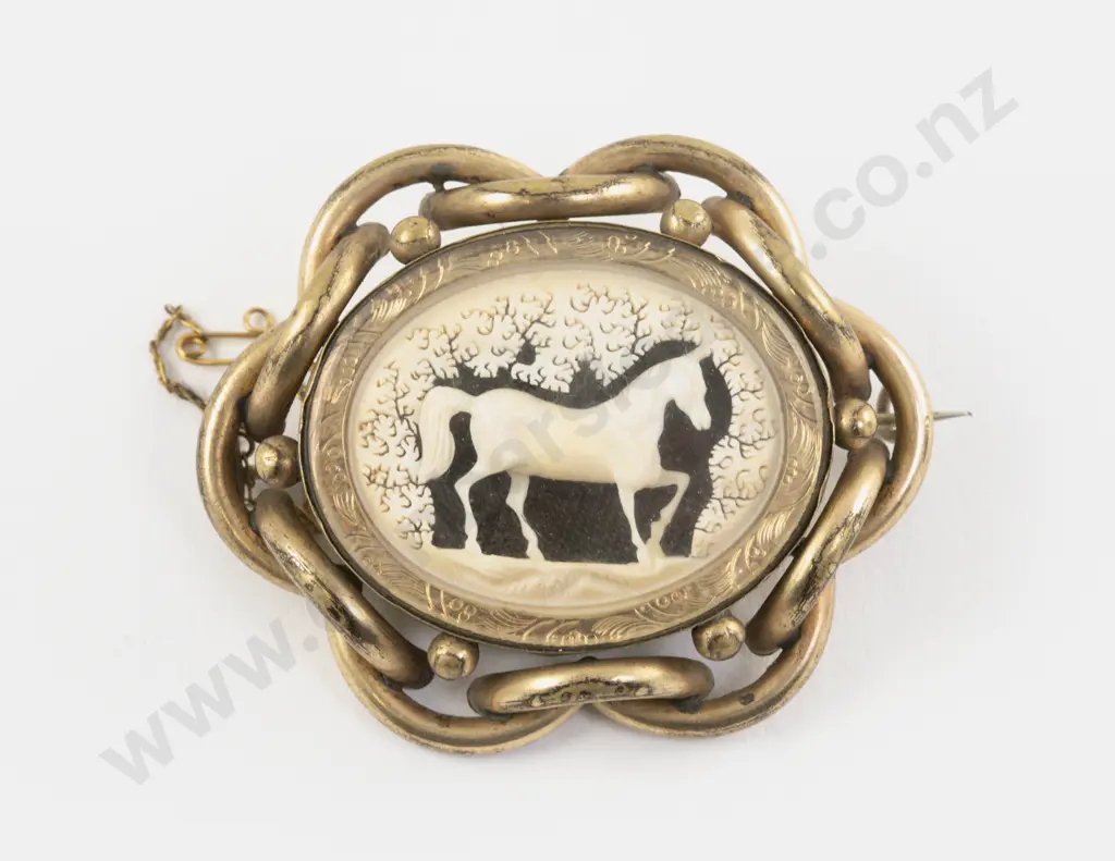Late Victorian Gold Plated Framed Cameo Horse Brooch Image 1++