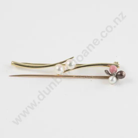 8ct Two Cultured Pearl Bar Brooch