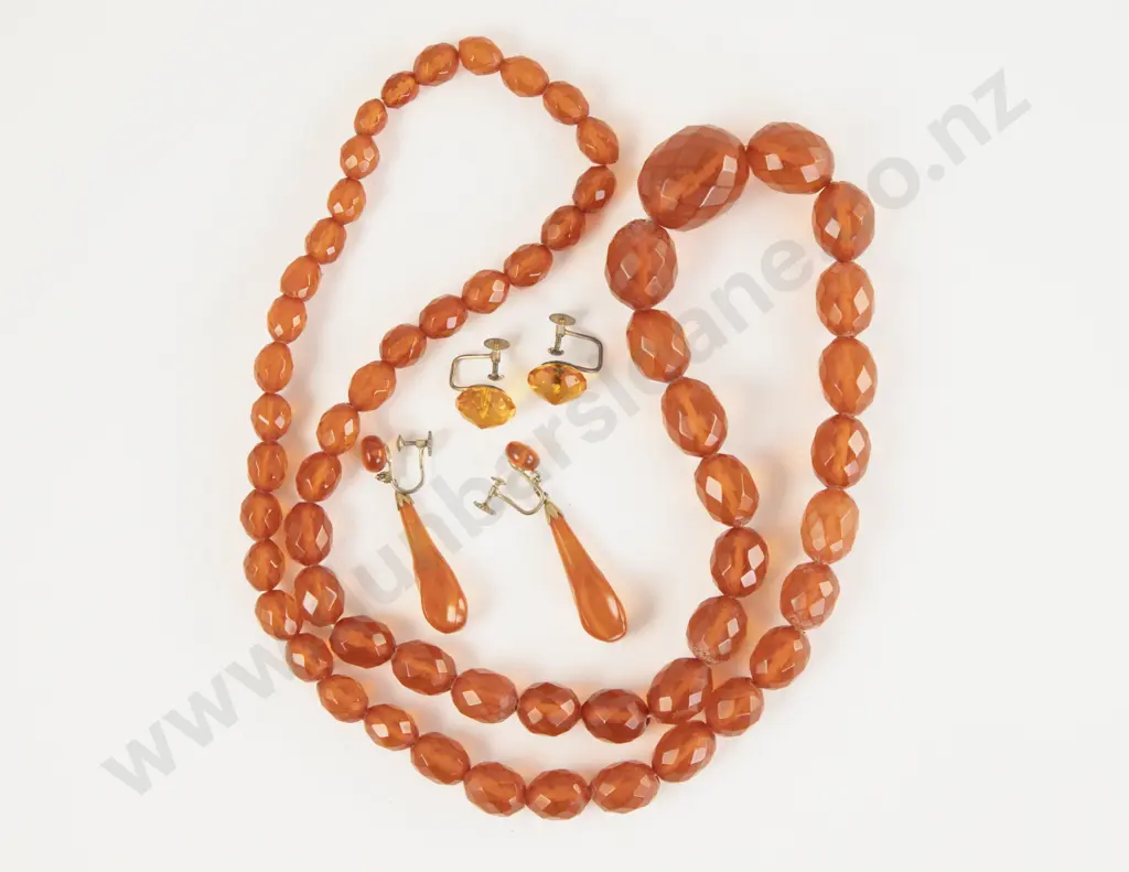 Vintage Single Strand Slightly Graduated Facet Beaded Necklace and Earrings Image 1++