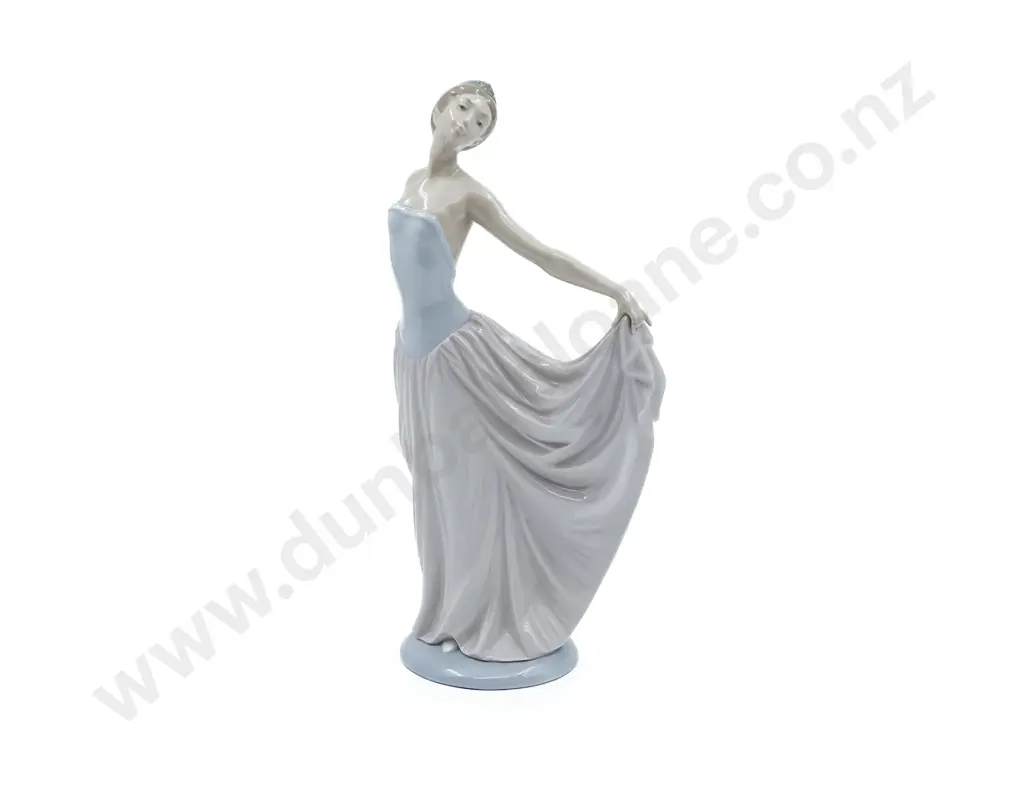 Lladro Figure of Dancer Image 1++