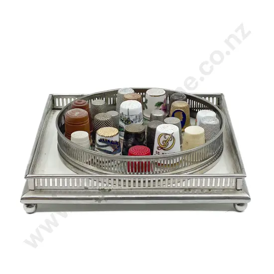 Small Qty of Assorted Thimbles Including Some S/S