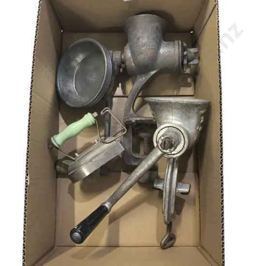 Box of Assorted Vintage Kitchenalia