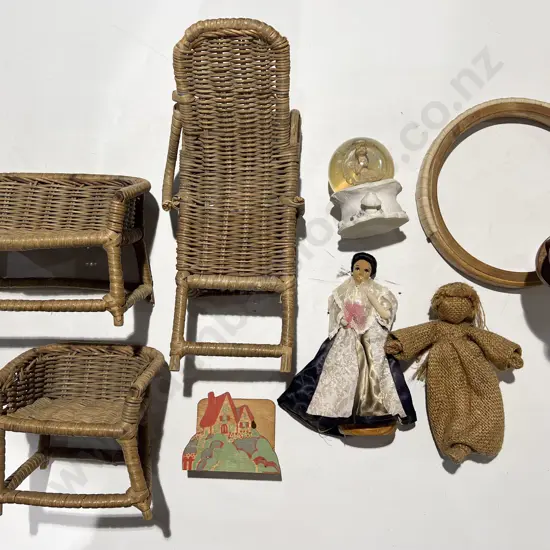 Qty of Assorted Doll Furniture Etc *PLEASE NOTE PHOTO CHANGE