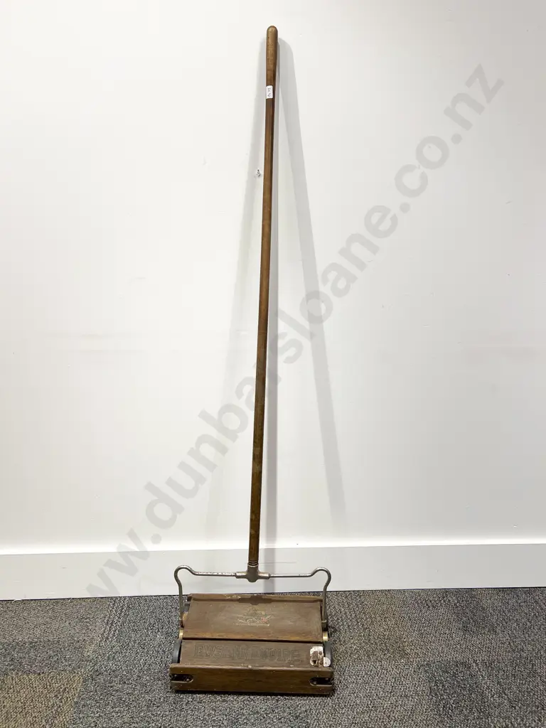 Vintage Ewbank Carpet Sweeper Image 1++