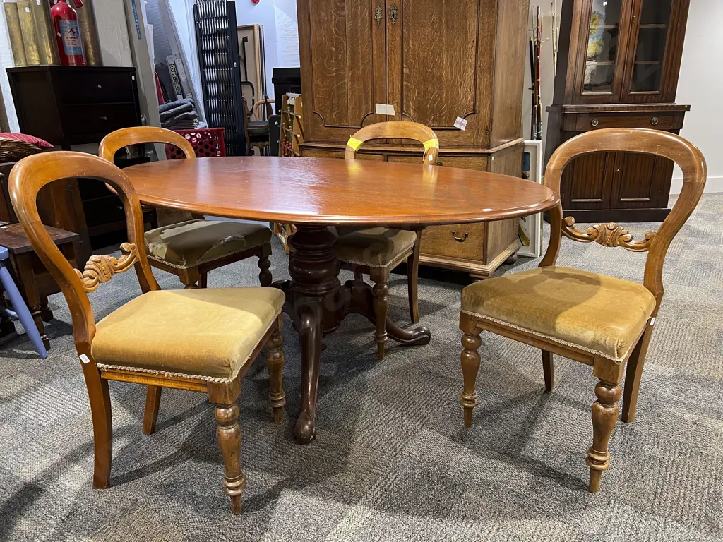 Victorian Oval Loo Table & Four Balloon Back Chairs Image 1++