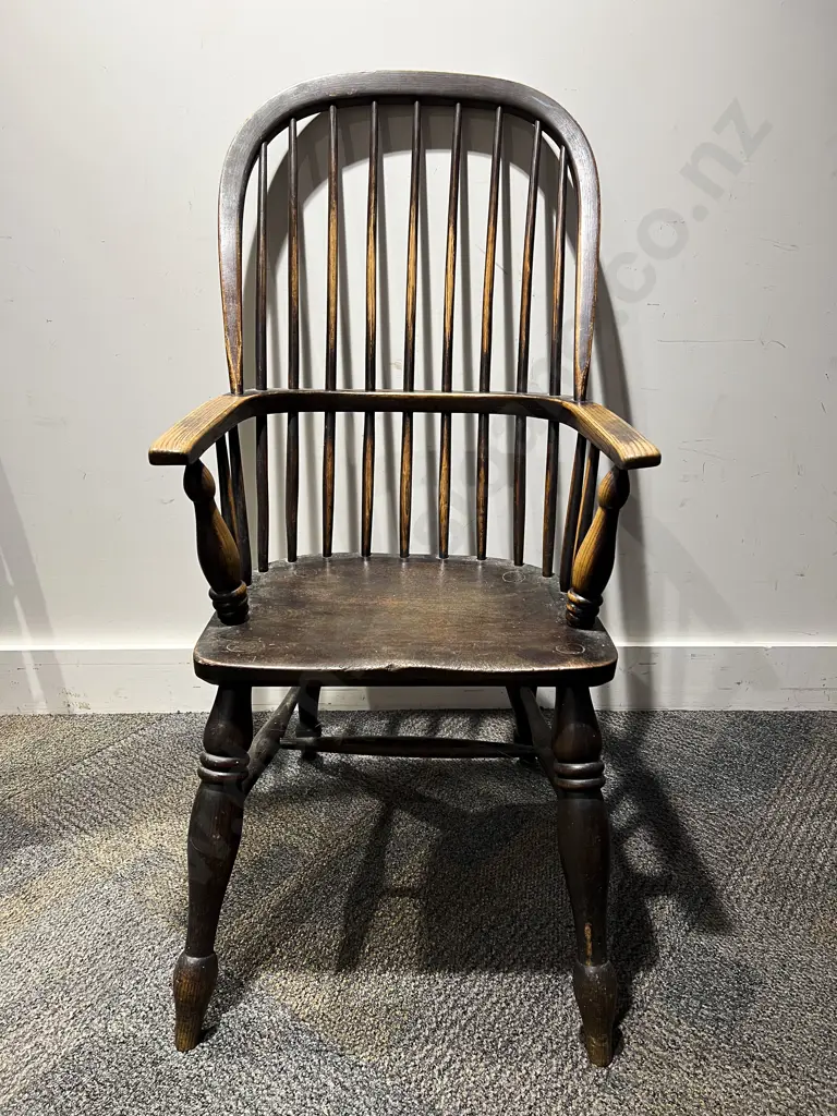 Elm Windsor Chair Image 1++