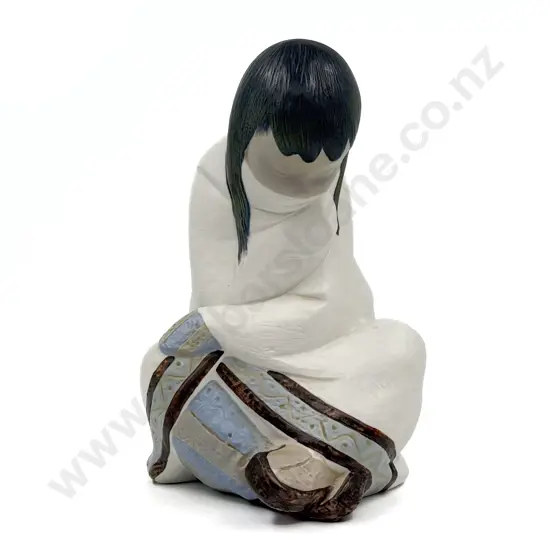 Lladro Stoneware Figure "Eskimo Nap"