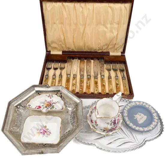 Cased Cutlery with China and S/P Basket