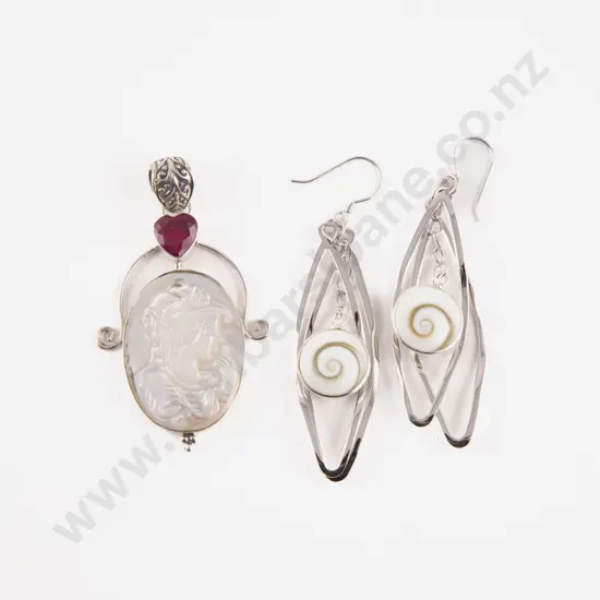 S/S and Paua Portrait Pendant with Pair Pendant Drop Cats Eye Earrings
