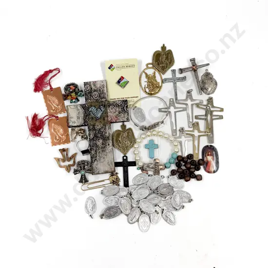 Collection Religious Jewellery Crosses and Medallions