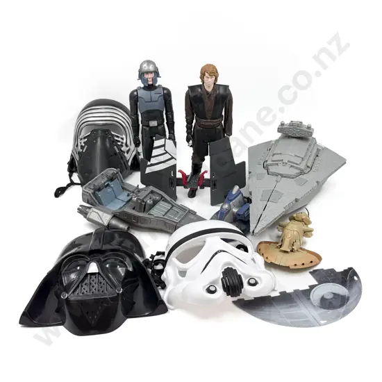 Star Wars Imperial Starship with two Action Figures and Three Face Masks