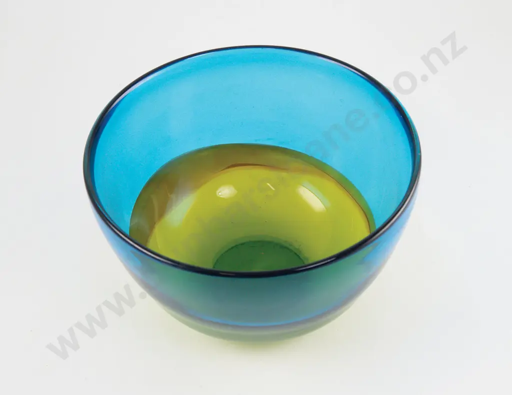 Garry Nash Glass Bowl Image 1++