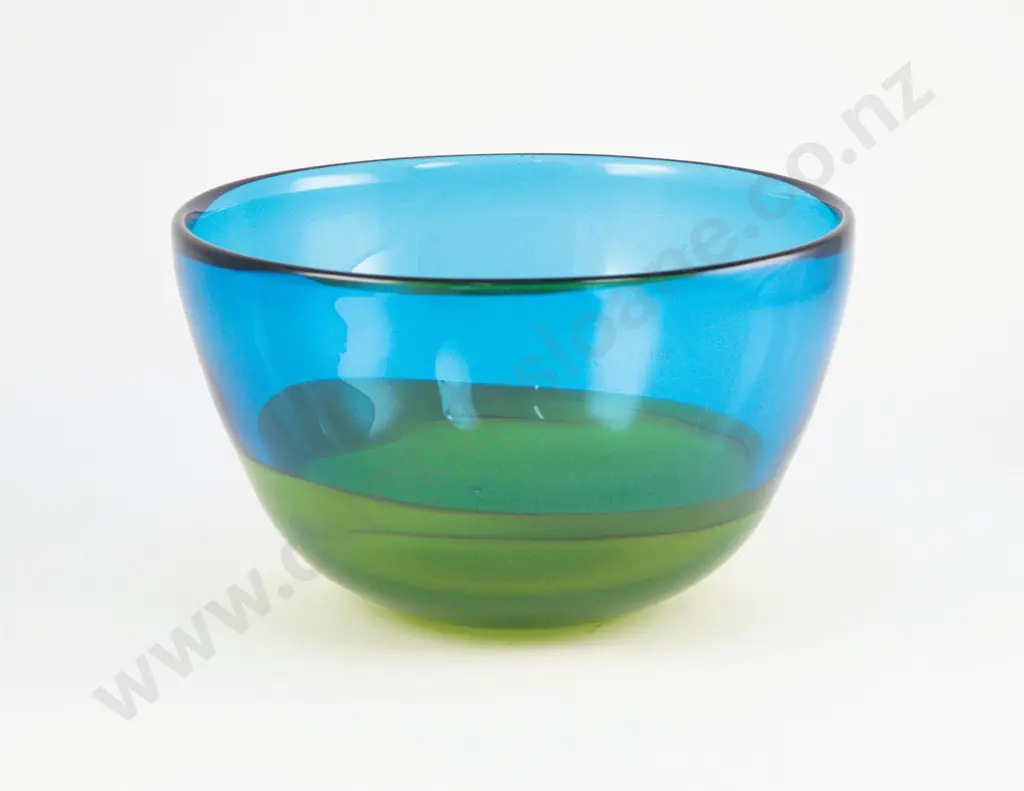 Garry Nash Glass Bowl Image 1++