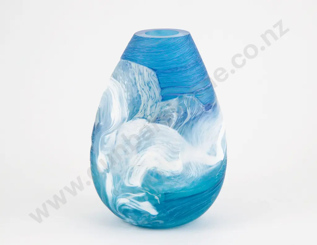 Lynden Over Glass Vase Image 1++