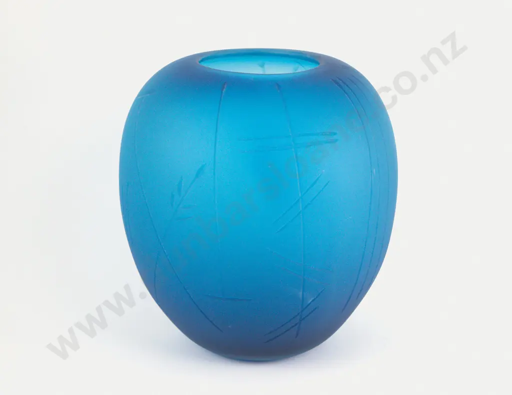 Garry Nash Ovoid Glass Vase Image 1++