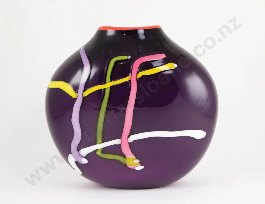 Garry Nash Flattened Ovoid Glass Vase Image 1++