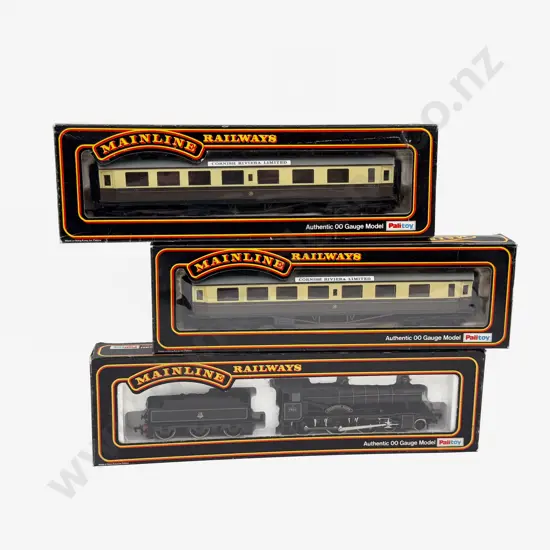 HO Gauge Mainline 4-6-0 Loco and Tender Manor Class with two passenger coaches