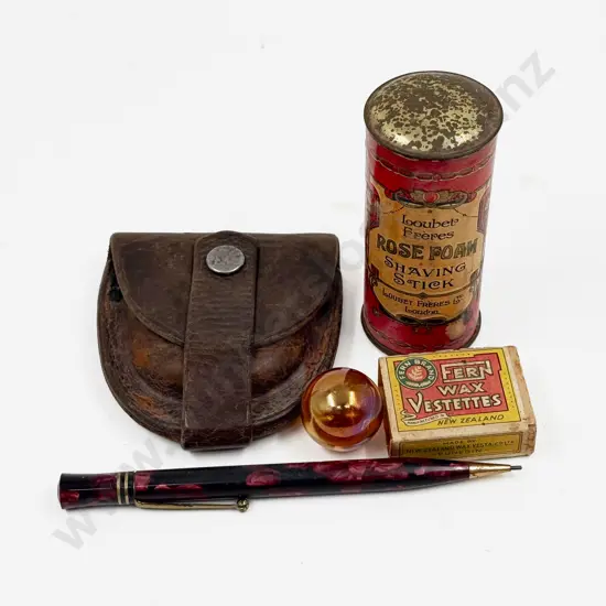 Small Quantity of Assorted Collectables