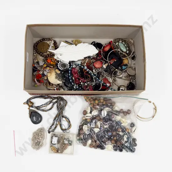 Quantity of Assorted Costume Jewellery
