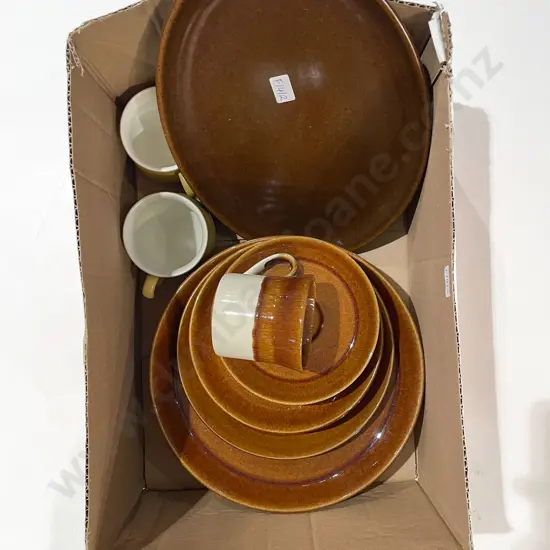 Qty of Assorted Crown Lynn Dinnerware