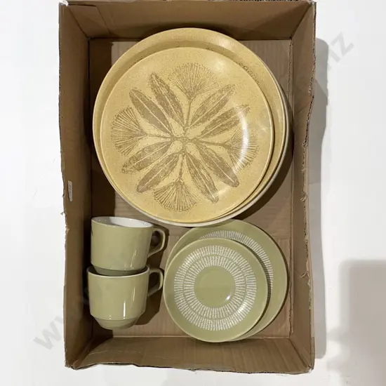 Qty of Assorted Crown Lynn Dinnerware
