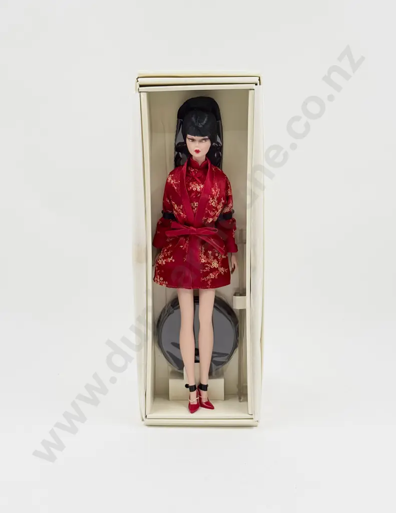 C2004 Silkstone Barbie Gold Label Chinoiserie Red Moon MIB Image 1++