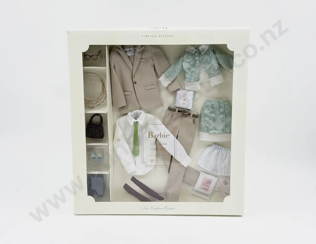 C2003 Silkstone New England Escape Barbie and Ken Fashion Giftset Ltd Ed MIB Image 1++