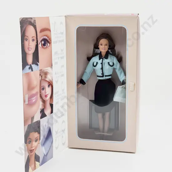 C1998 Barbie Avon Representative Brunette Special Edition MIB