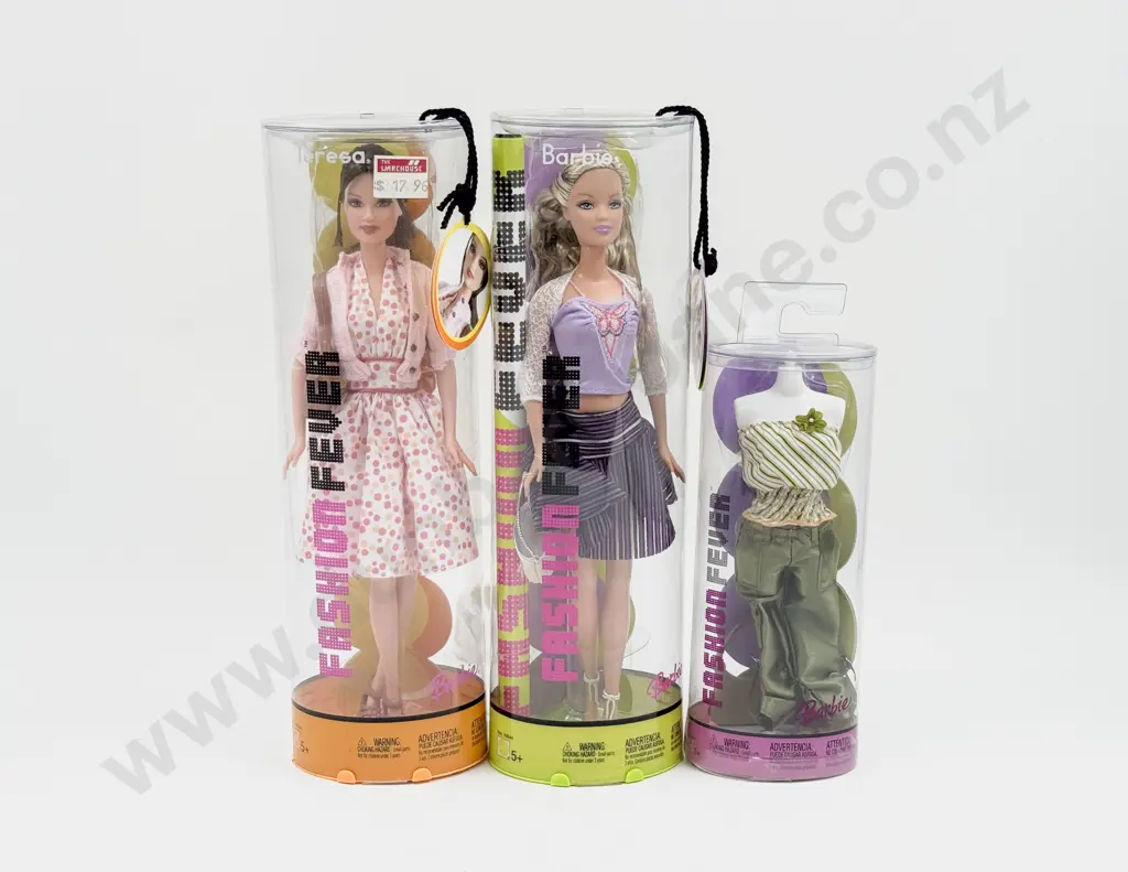 C2004 Barbie & Teresa Fashion Fever Dolls MIB and Fashion Pack Image 1++