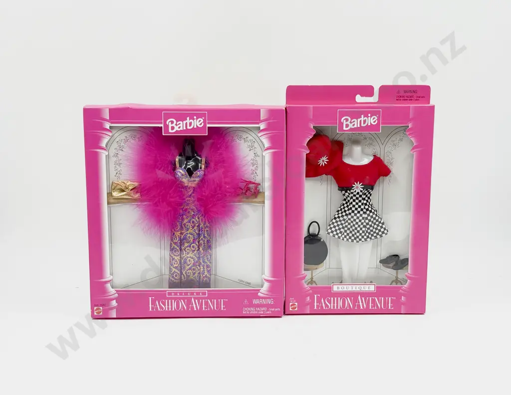C1997 Barbie Deluxe - Boutique - Accessories Fashion Avenue Packs with Cool Career Fashions Image 1++
