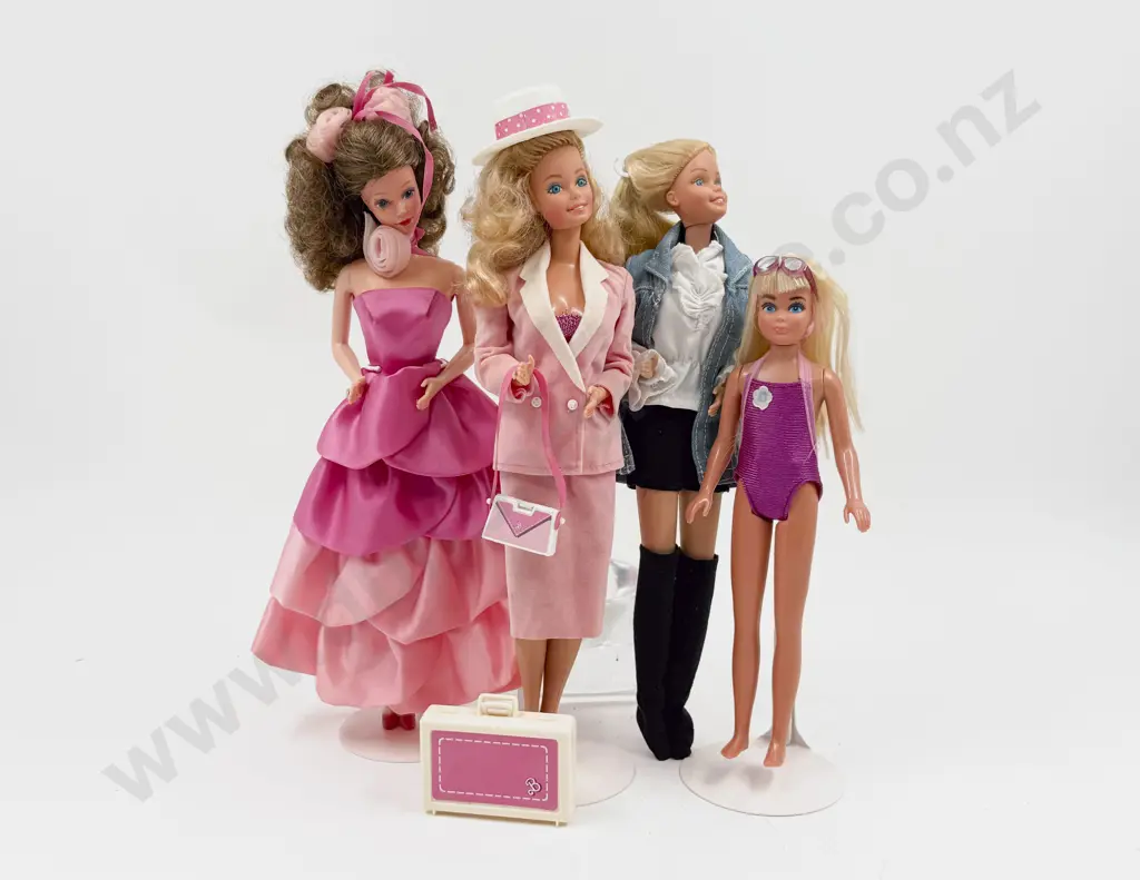 C1981 Sunsational Malibu Skipper C1984 Day to Night Barbie and Two Other Barbies Image 1++
