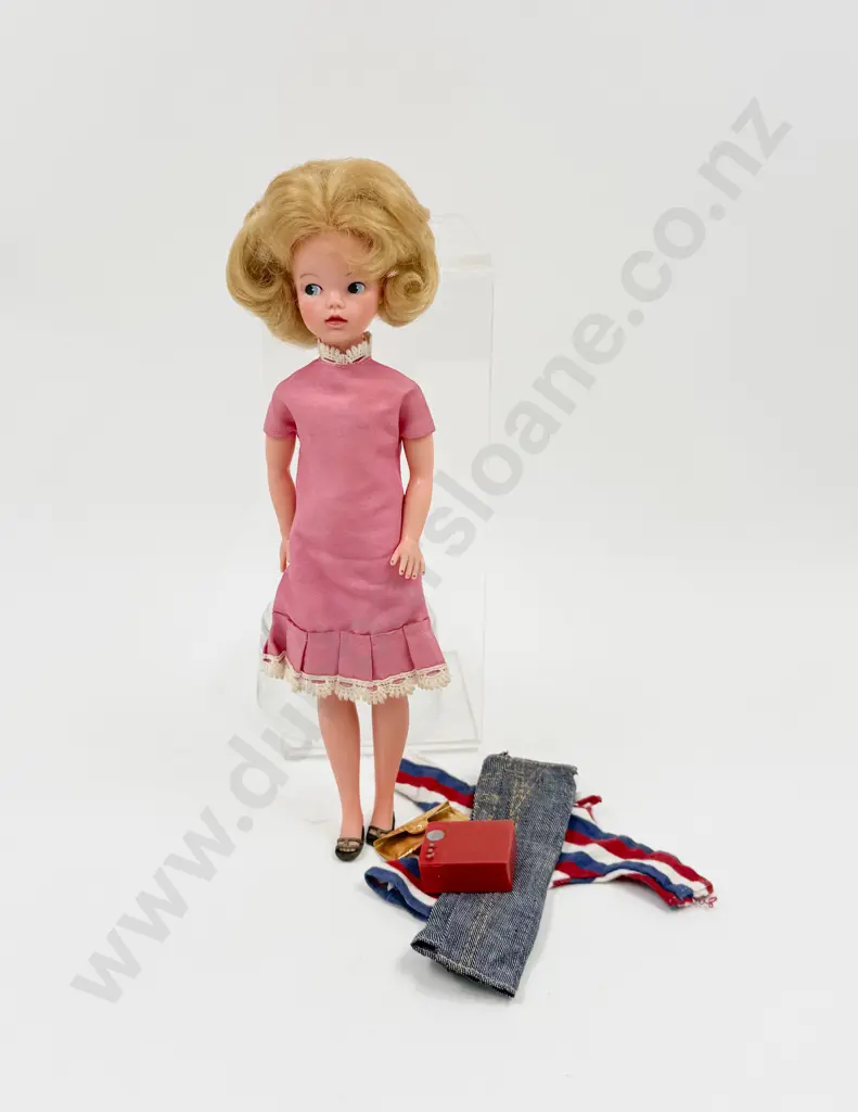 C1960's Pedigree Blonde Sindy wearing Dream Date Outfit Image 1++