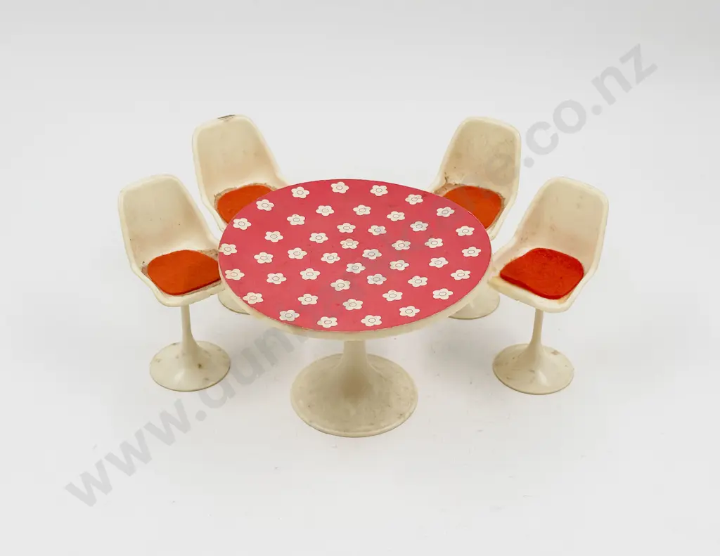 C1960's Two Sindy Dolls wearing Weekenders Image 1++