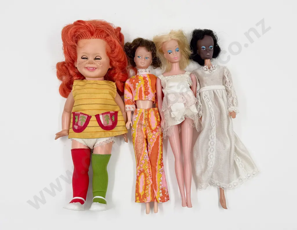 C1960's Three Barbie Clones Modern Plastic Dollies Made in Hong Kong Image 1++