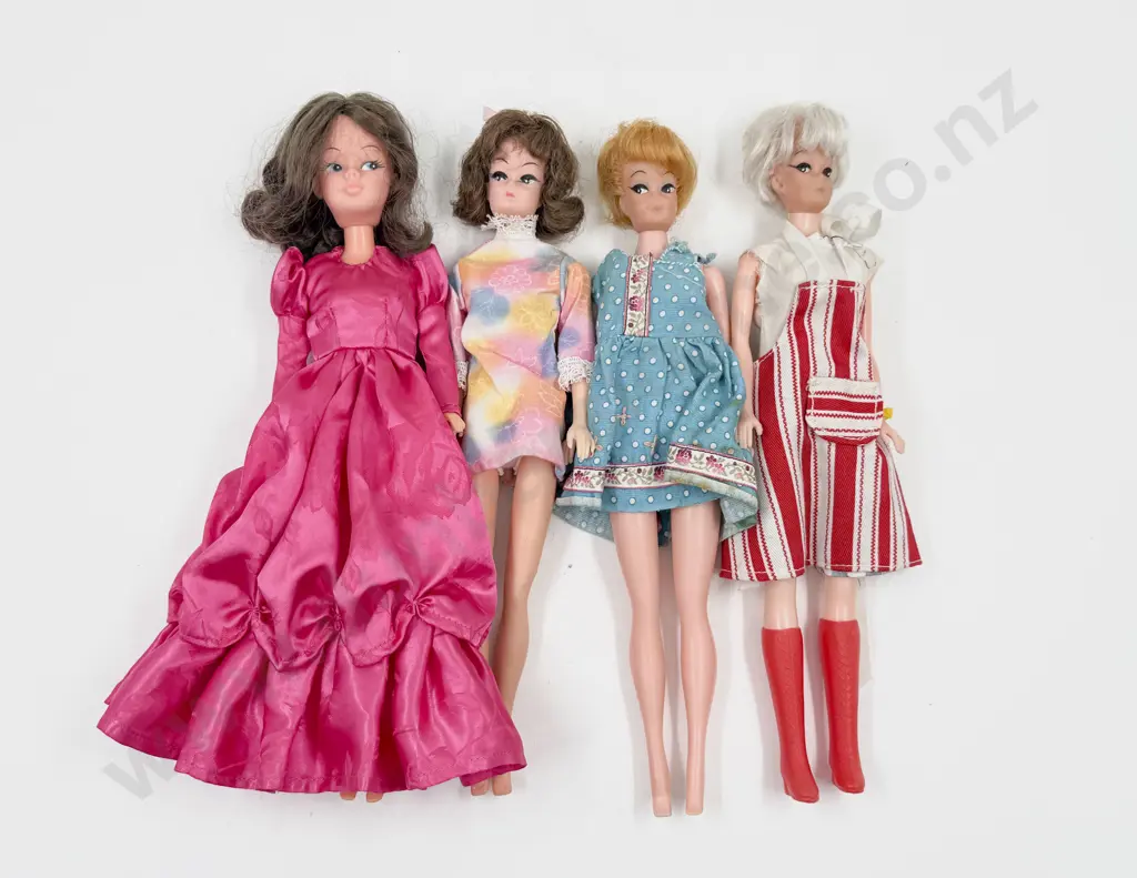 C1960's Three Barbie Clones Modern Plastic Dollies Made in Hong Kong Image 1++