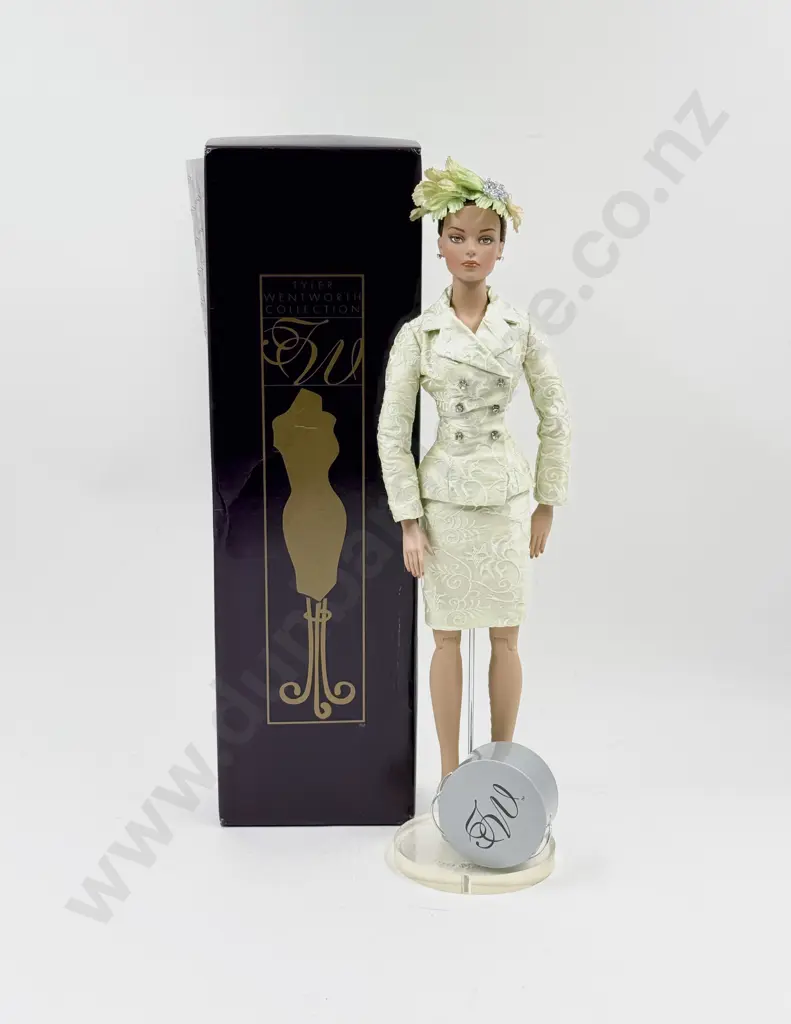 C2003 Tonner Tyler Wentworth Collection 24Kt Sydney Doll 41cm signed by Robert Tonner Boxed Image 1++