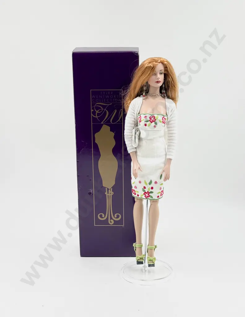 C2002 Tonner Tyler Wentworth Mover & Shaker Sydney Wearing 'Salsa Dress' 41cm Boxed Image 1++